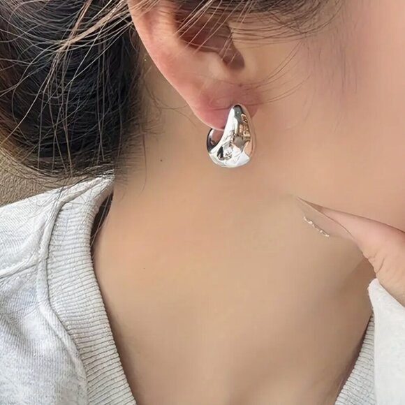 Silver Tear Drop Chunky Earrings New NWT - Picture 1 of 6